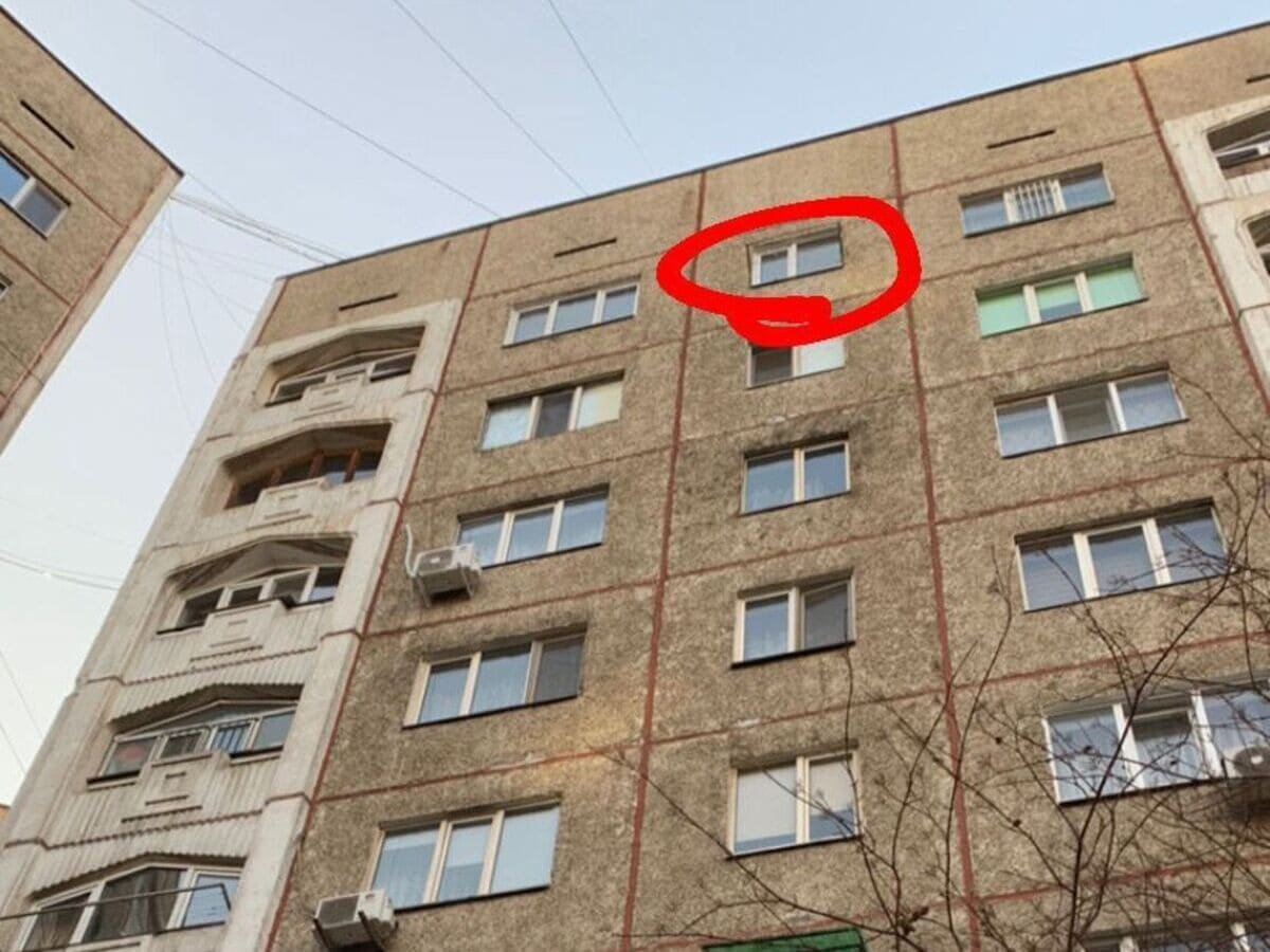Мать с тремя детьми выбросилась с 9 этажа