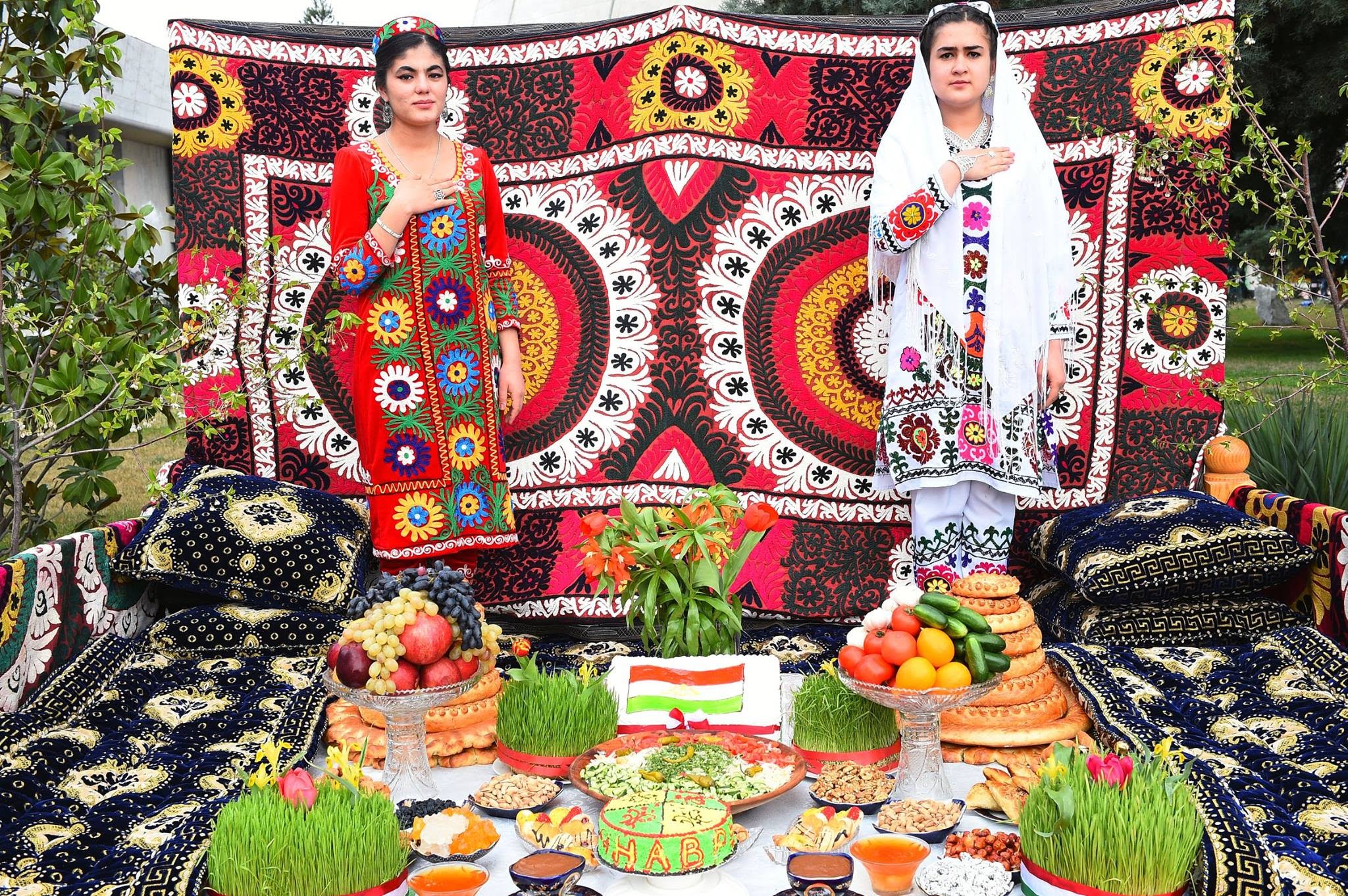 Где празднуют навруз. Национальный праздник Навруз в Таджикистане. Навруз 2022 Узбекистан. Праздник Навруз в Узбекистане. Навруз в Узбекистане и в Таджикистане.
